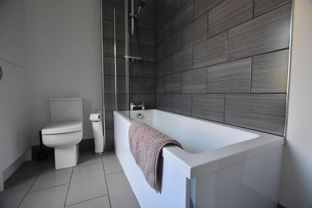 Apex Living Ne - Beachville House 4 Beds Free Parking サンダーランド エクステリア 写真